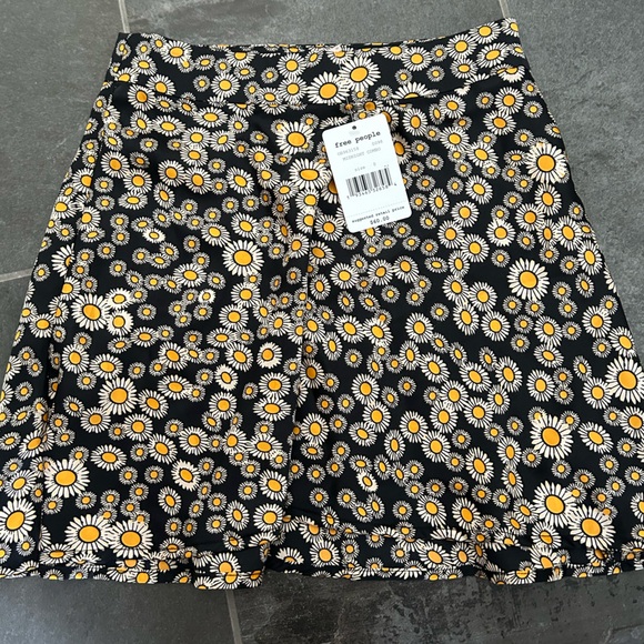 Free People never worn floral mini skirt - Picture 2 of 4